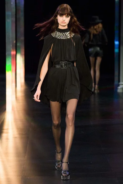 Look 18